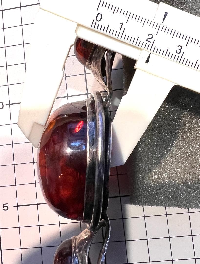 旧ソ連 大きな琥珀 約45ミリ★ SILVER 素材 (b34)