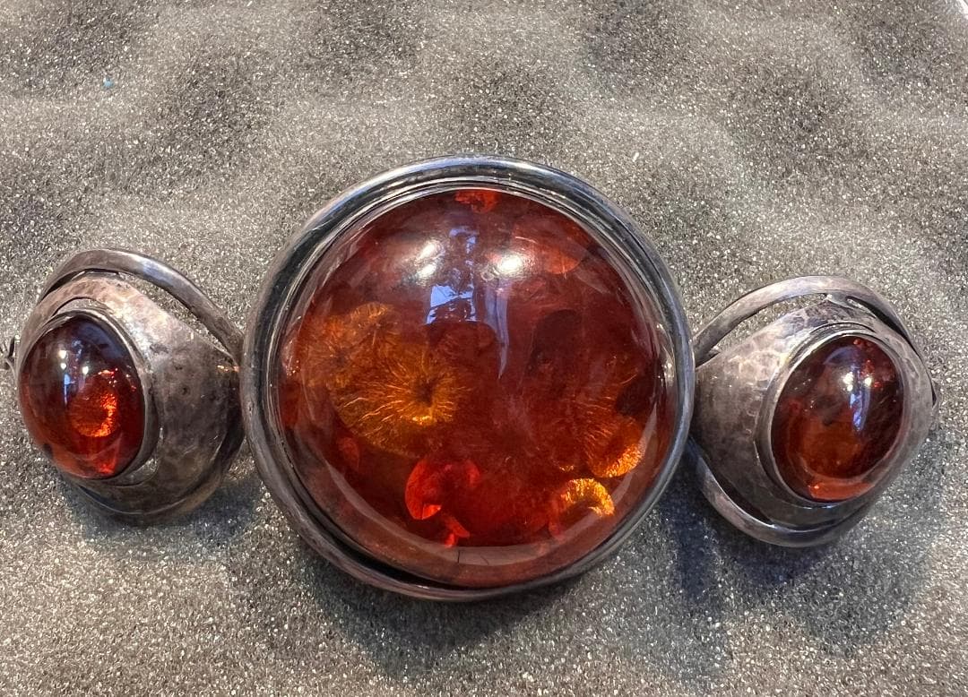 旧ソ連 大きな琥珀 約45ミリ★ SILVER 素材 (b34)