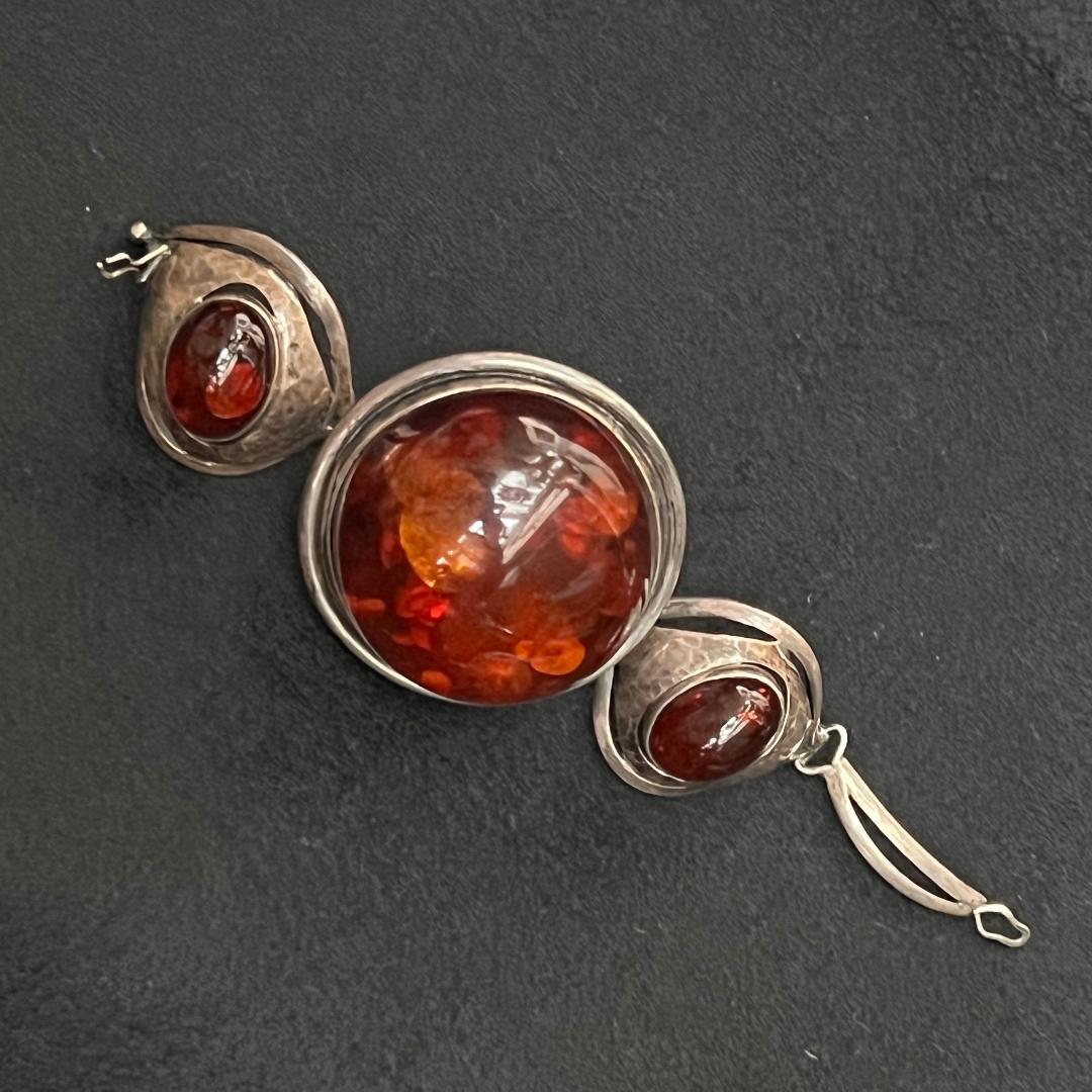 旧ソ連 大きな琥珀 約45ミリ★ SILVER 素材 (b34)