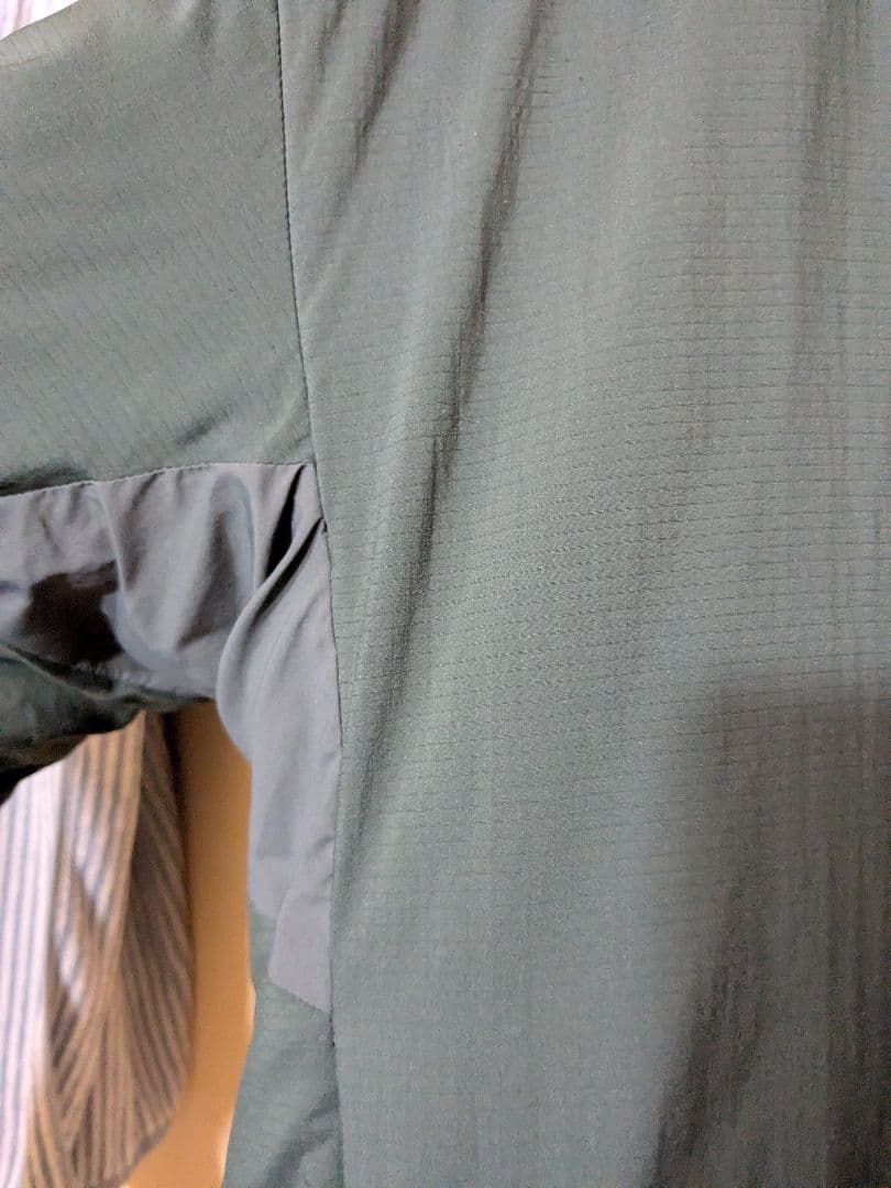 ARC'TERYX　アトムARフーディ