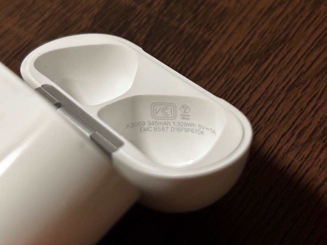 【美品】AirPods 4 本体 ANC搭載モデル ケース付き