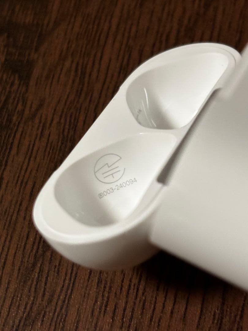 【美品】AirPods 4 本体 ANC搭載モデル ケース付き