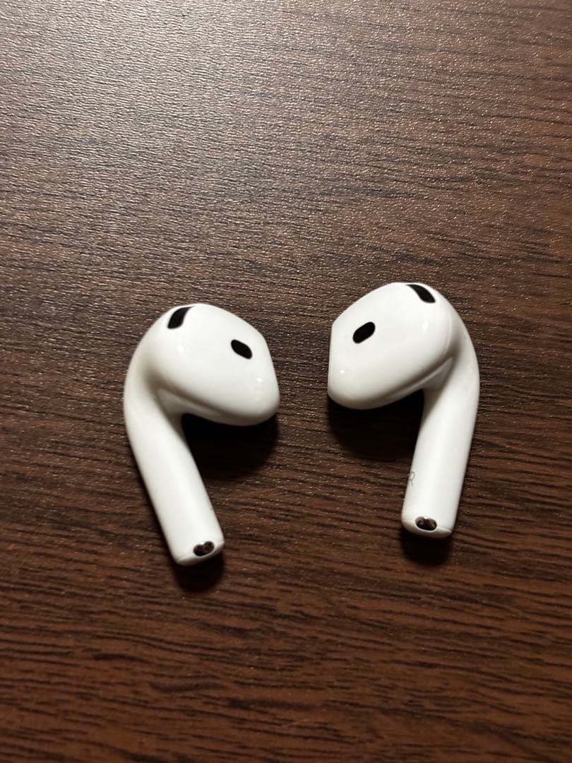 【美品】AirPods 4 本体 ANC搭載モデル ケース付き