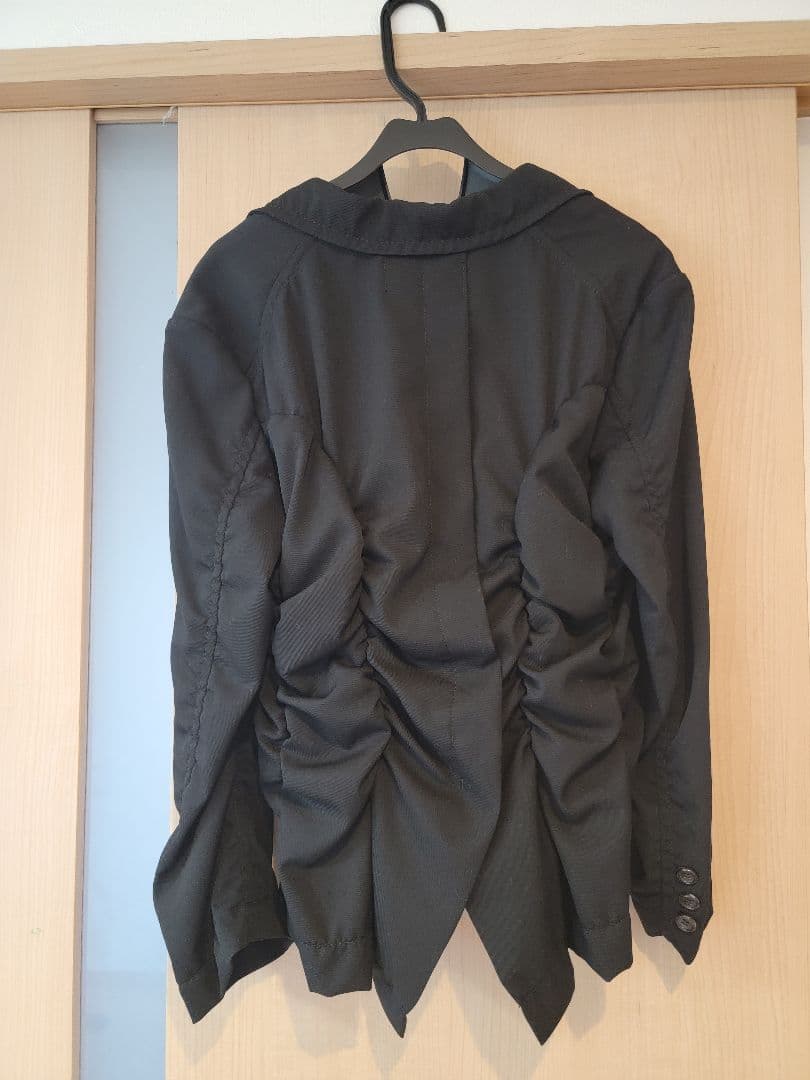 ③トリコ・コム・デ・ギャルソン　黒ジャケット