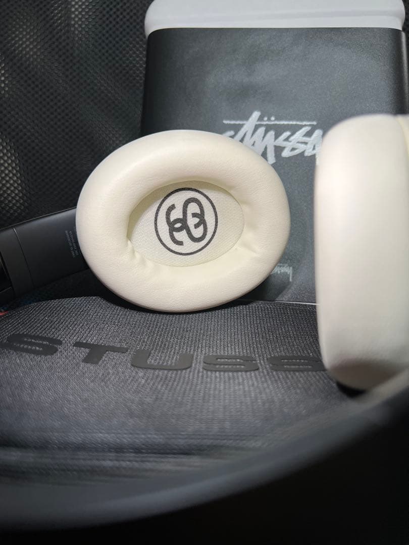 [早い者勝ち]STÜSSY & BEATS STUDIO PRO