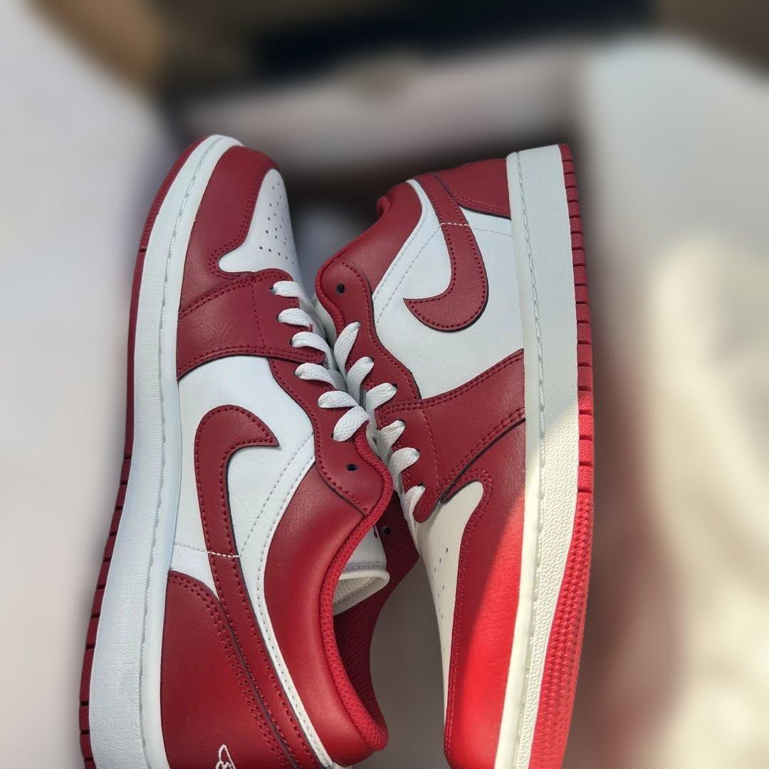 ジョーダン1ロー レッド