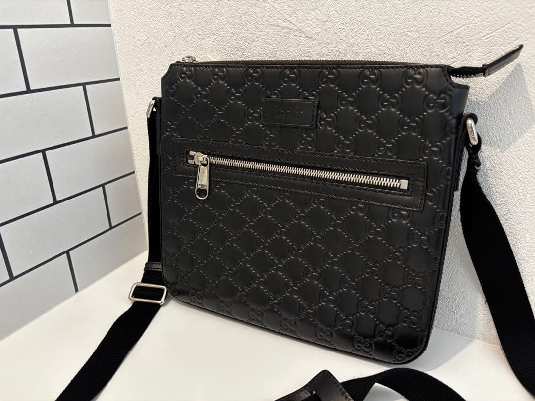 GUCCI ブラック ショルダーバッグ GGパターン