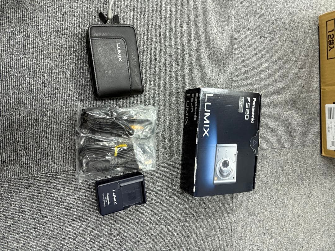 鰻*様 Panasonic LUMIX DMC-FS20 シルバー (動作確認