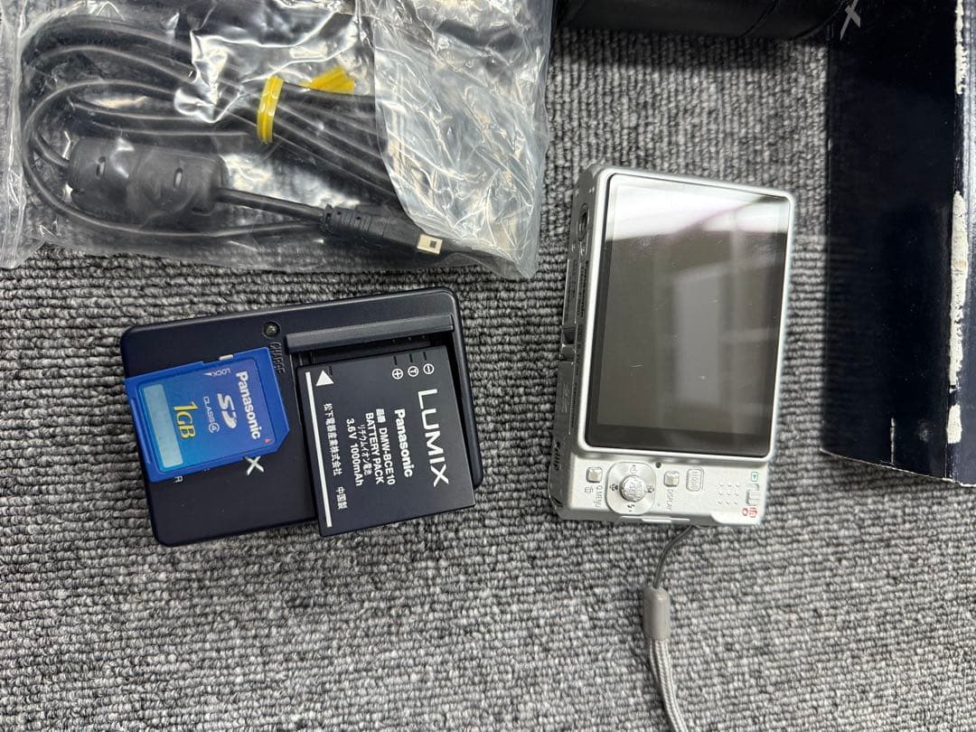 鰻*様 Panasonic LUMIX DMC-FS20 シルバー (動作確認