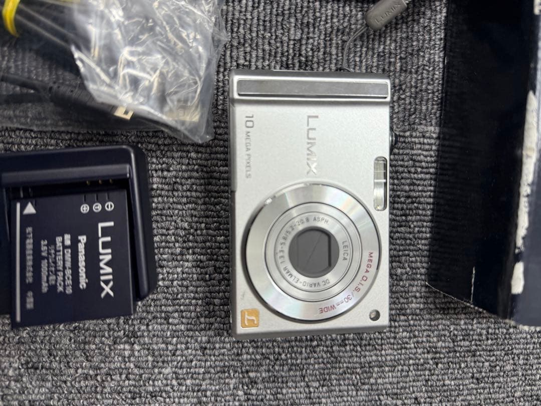 鰻*様 Panasonic LUMIX DMC-FS20 シルバー (動作確認