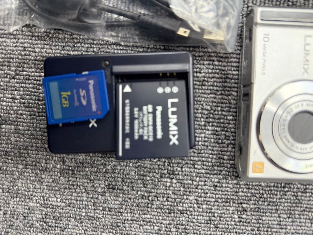 鰻*様 Panasonic LUMIX DMC-FS20 シルバー (動作確認