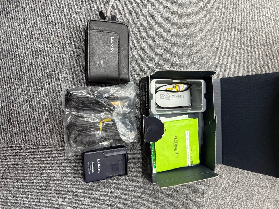 鰻*様 Panasonic LUMIX DMC-FS20 シルバー (動作確認