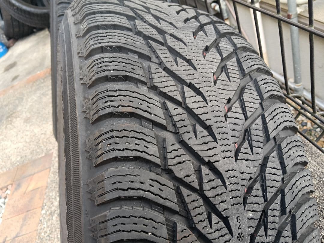 ナビゲーター純正ホイール 6穴　PCD135 純正ホイールにスタッドレスタイヤ