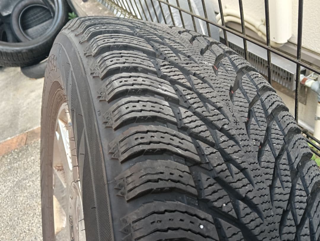 ナビゲーター純正ホイール 6穴　PCD135 純正ホイールにスタッドレスタイヤ