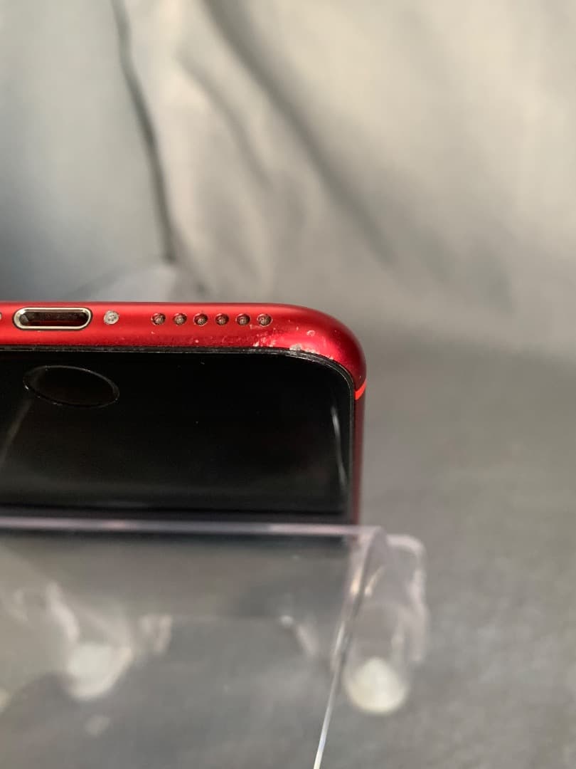 中古美品　国内版　SIMフリー　iPhoneSE 第二世代　64GB レッド色