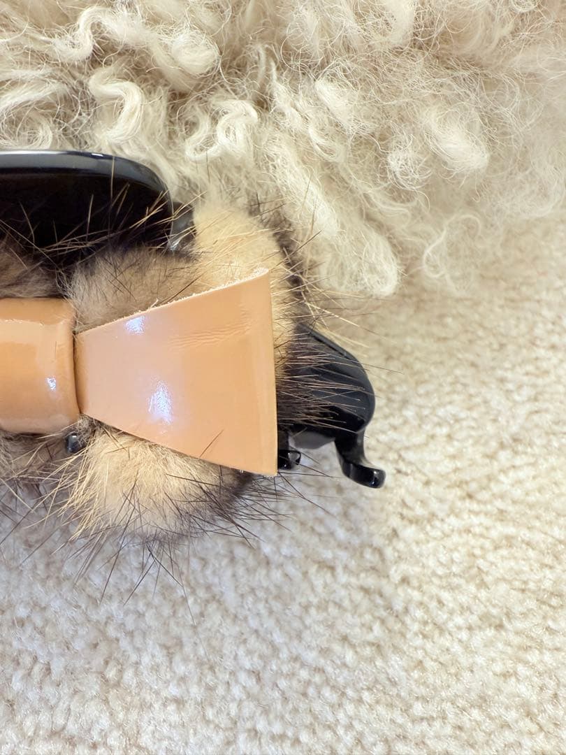 アレクサンドル ドゥ パリ ファー×リボンデザインのヘアクリップ