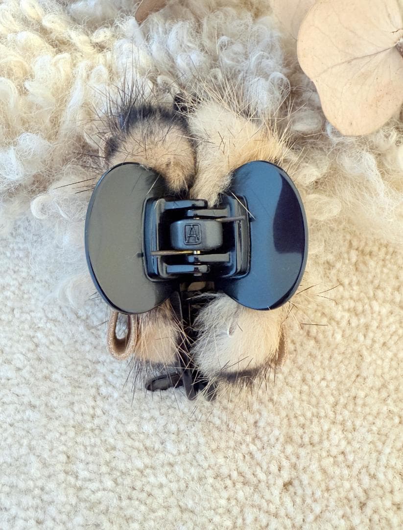 アレクサンドル ドゥ パリ ファー×リボンデザインのヘアクリップ