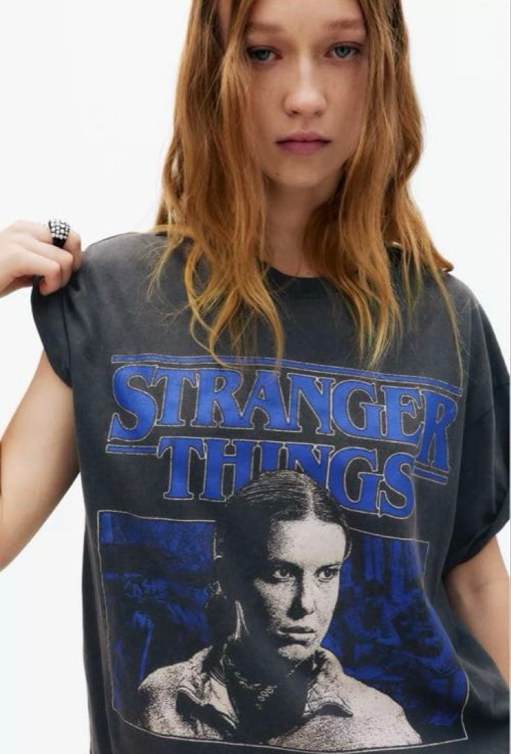 pull&bear Stranger ThingsコラボTシャツ