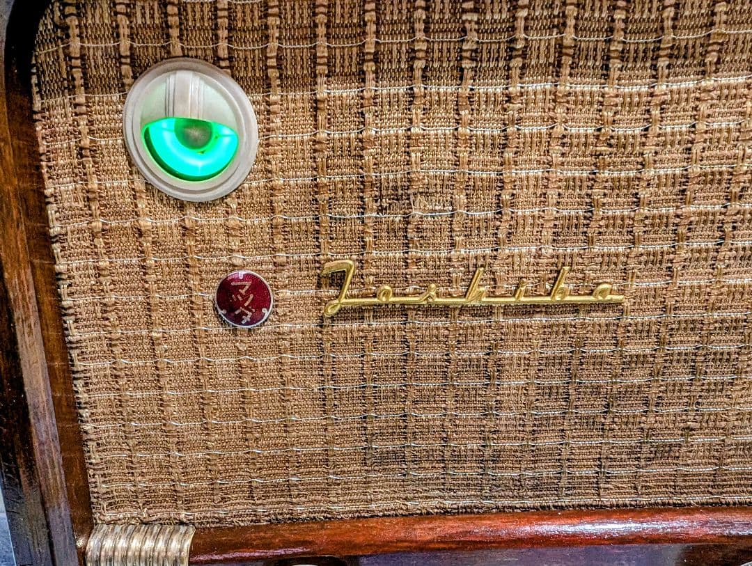 家族団らん昭和レトロ真空管ラジオ　マツダ614A　bluetooth