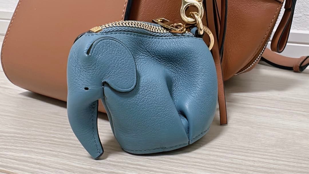 お値下げ‼️美品 ロエベLOEWE ゾウ ケース チャーム ブルー