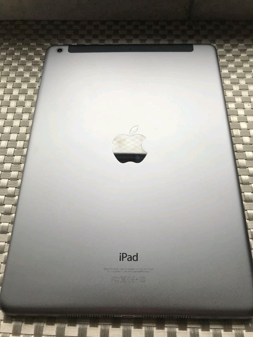 iPad本体 Apple iPad Air 128GB (ME987J/A)
