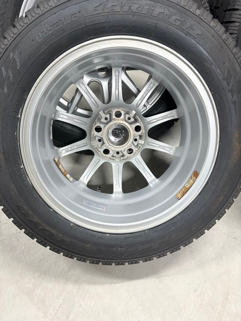 イボ付きプリウス60系pcd114 スタッドレス　2023年31週製