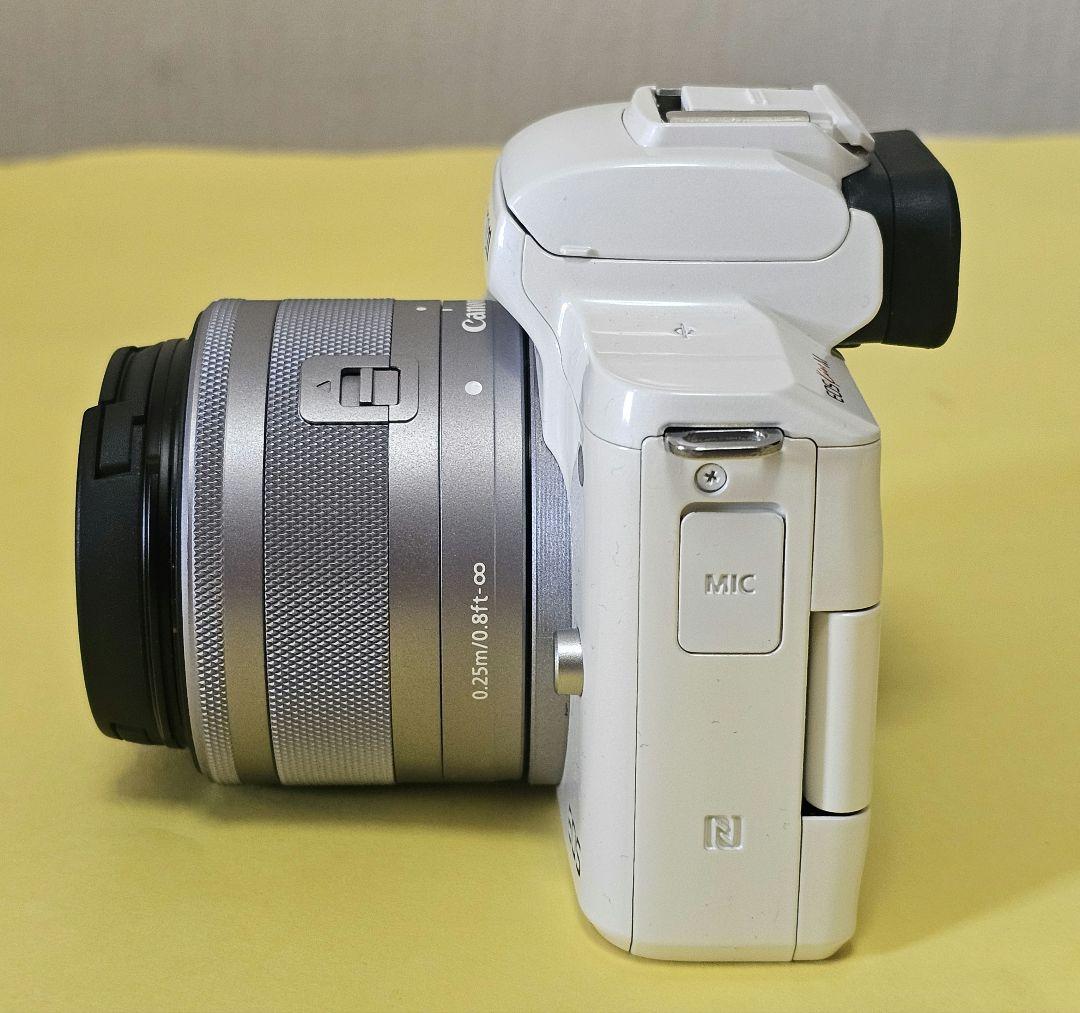 Canon EOS M ホワイト ミラーレスカメラ