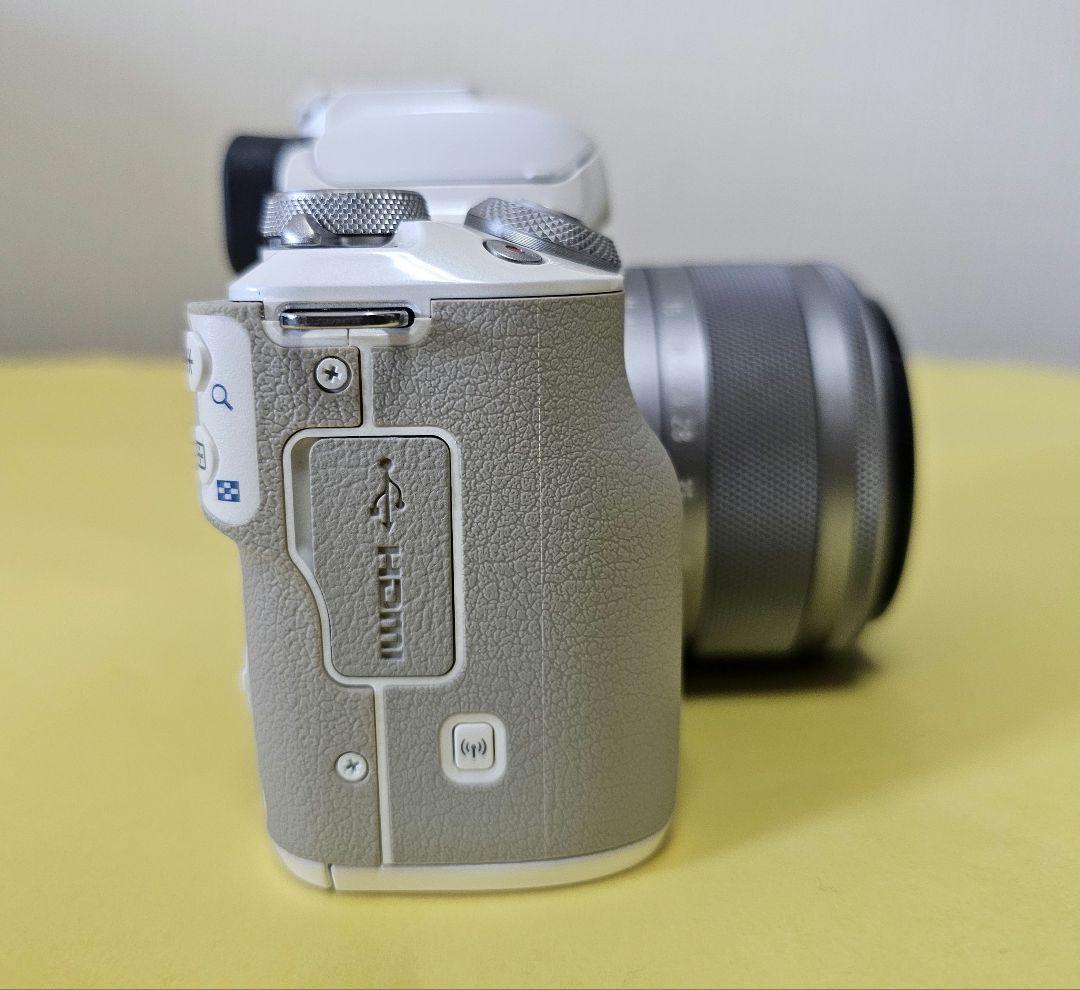 Canon EOS M ホワイト ミラーレスカメラ