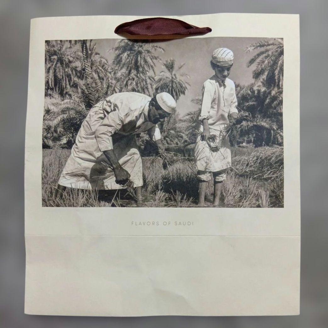 ピッピ！サウジアラビアベージュ オリジナルパーカーMサイズレディースメンズ