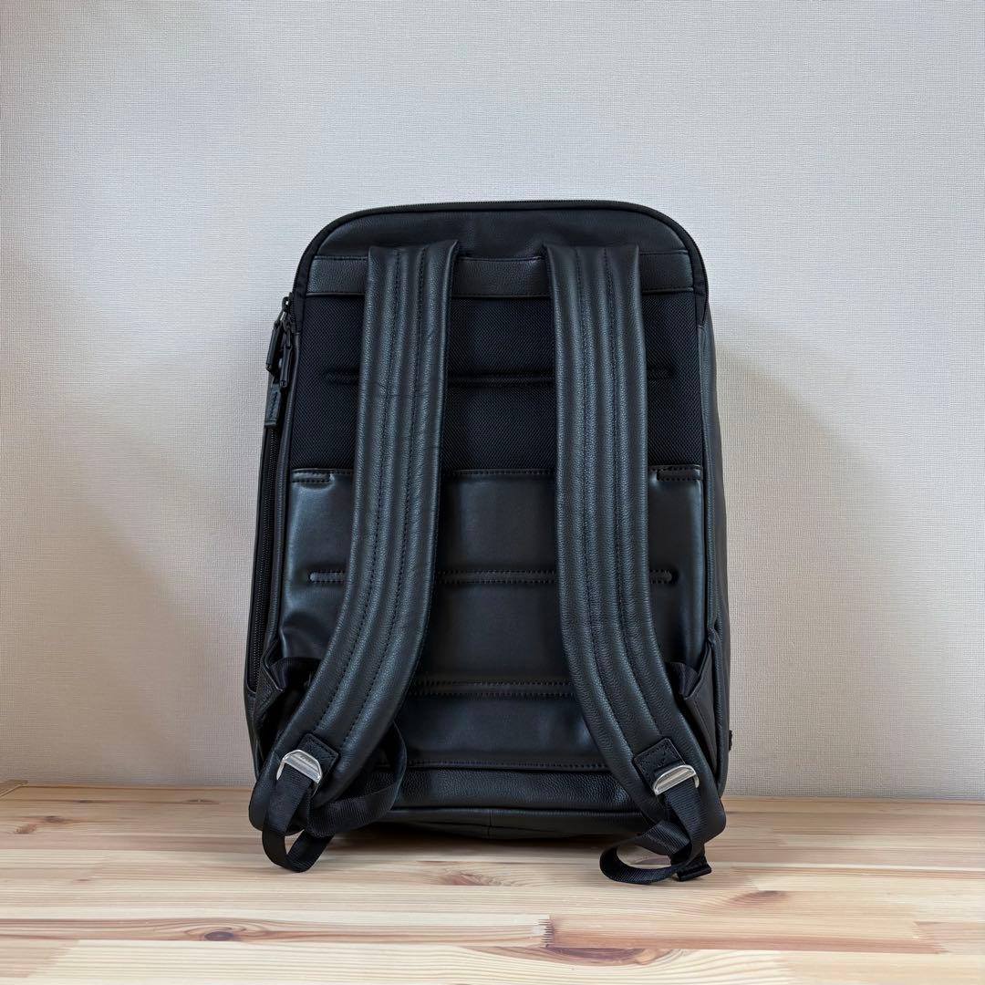 新品　ZERO HALLIBURTON レザー素材　バックパック リュックサック