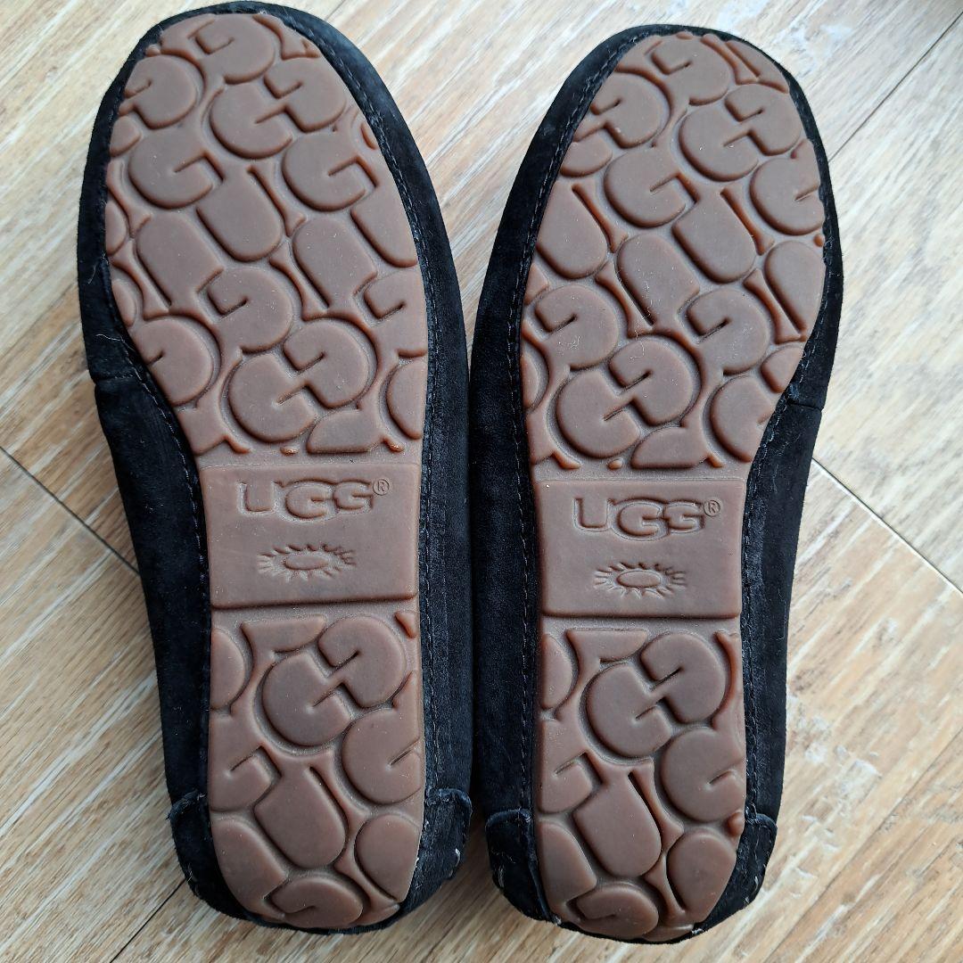 新品、未使用 UGG 黒 スエード モカシン
