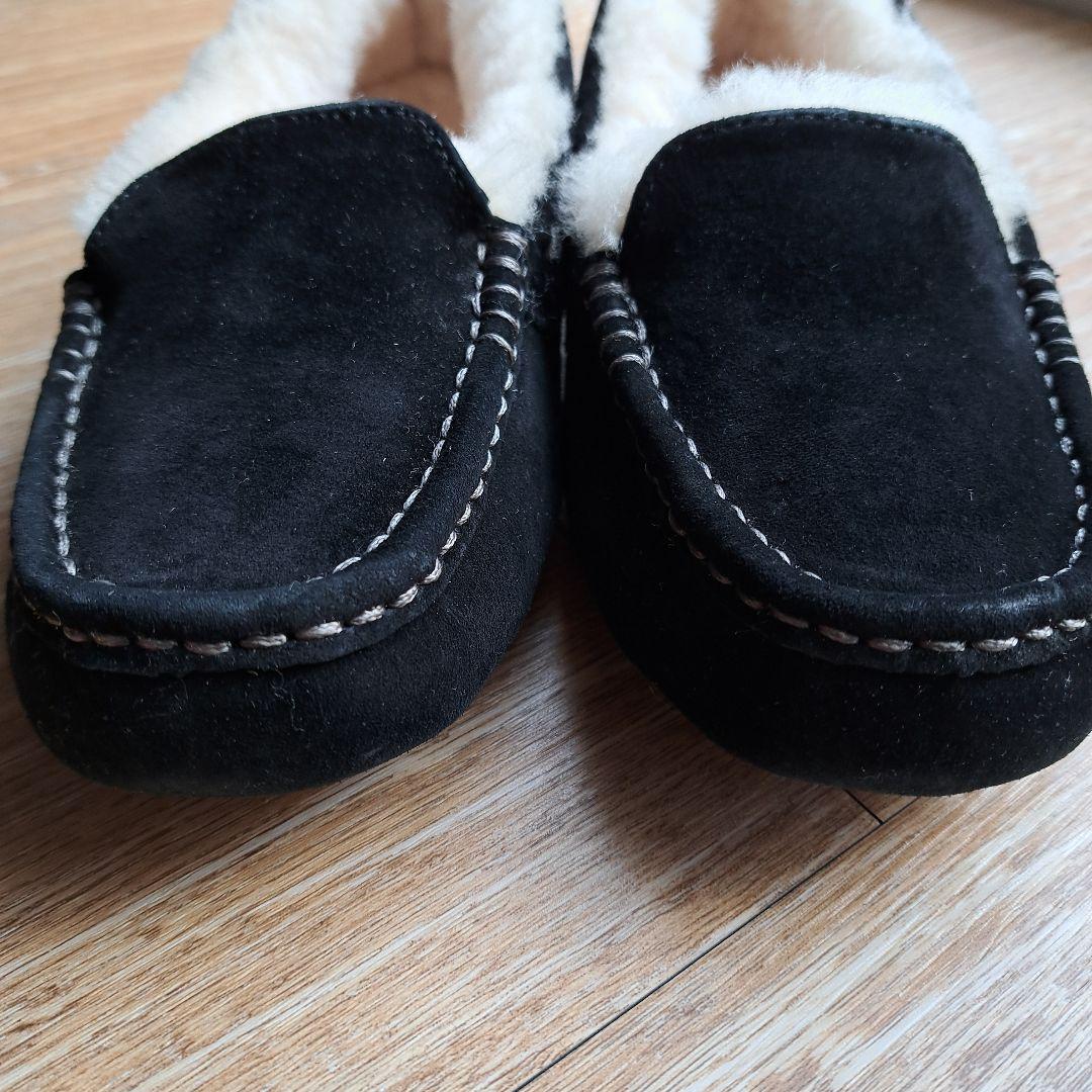新品、未使用 UGG 黒 スエード モカシン