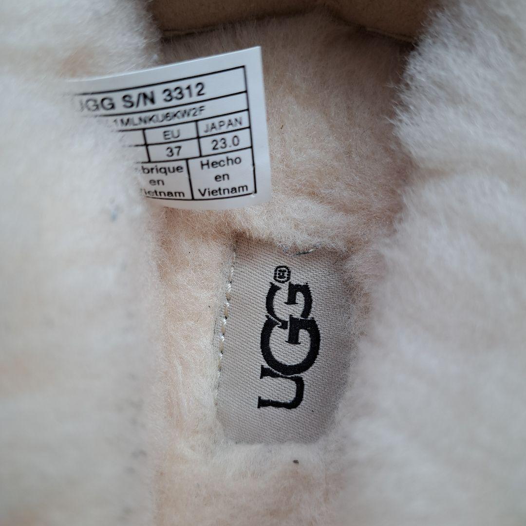 新品、未使用 UGG 黒 スエード モカシン