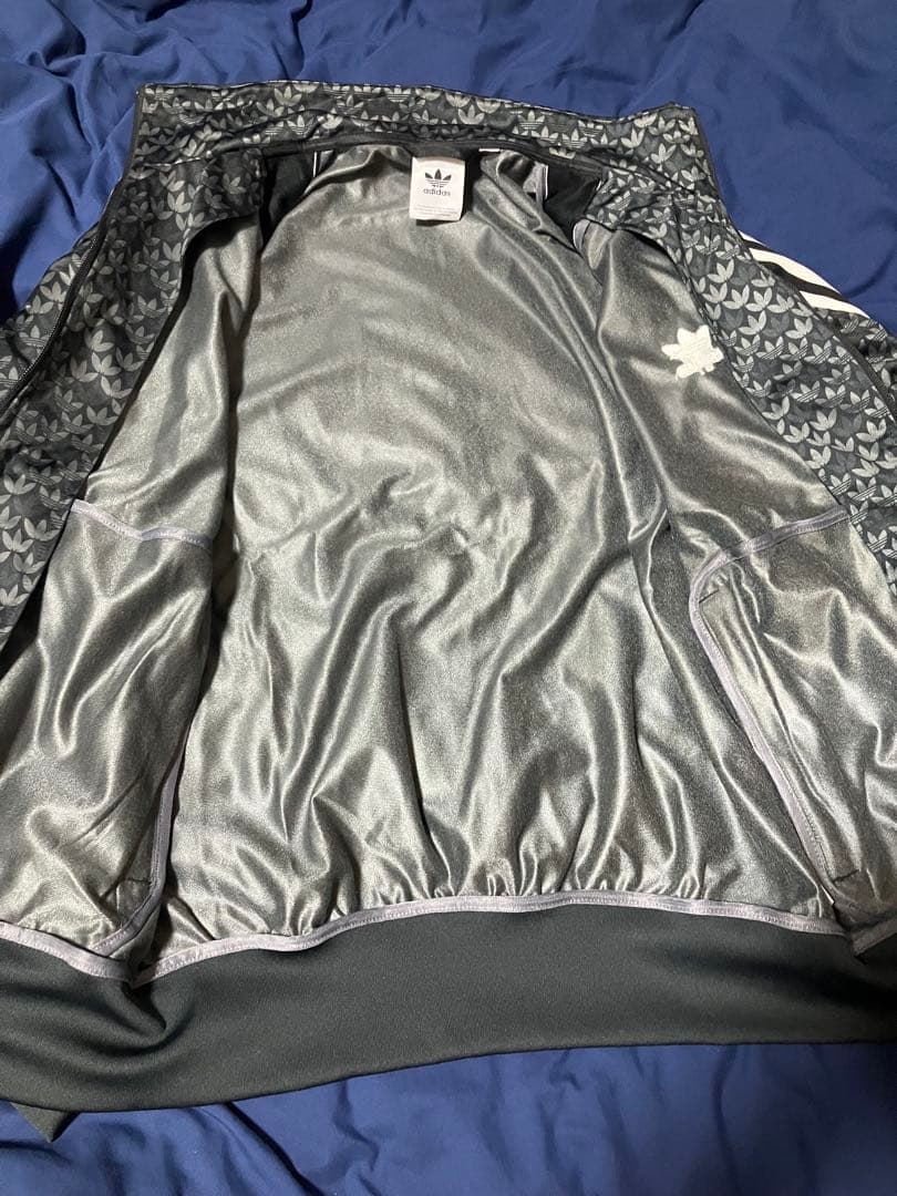 adidas ファイヤーバード クラシック モノトラックトップ モノグラム 総柄