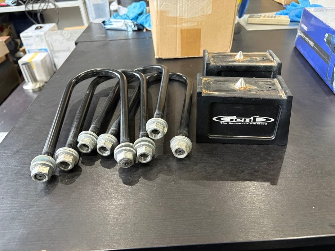 ハイエース　玄武　ローダウンブロック　3インチ