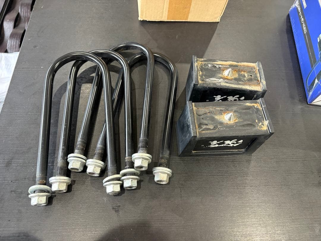 ハイエース　玄武　ローダウンブロック　3インチ