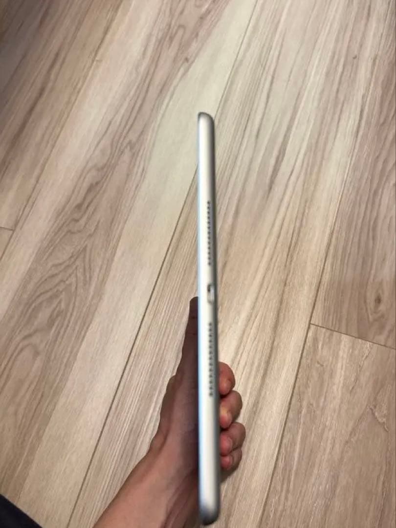 iPad 第9世代 シルバー 64GB【ゴーストタッチあり】