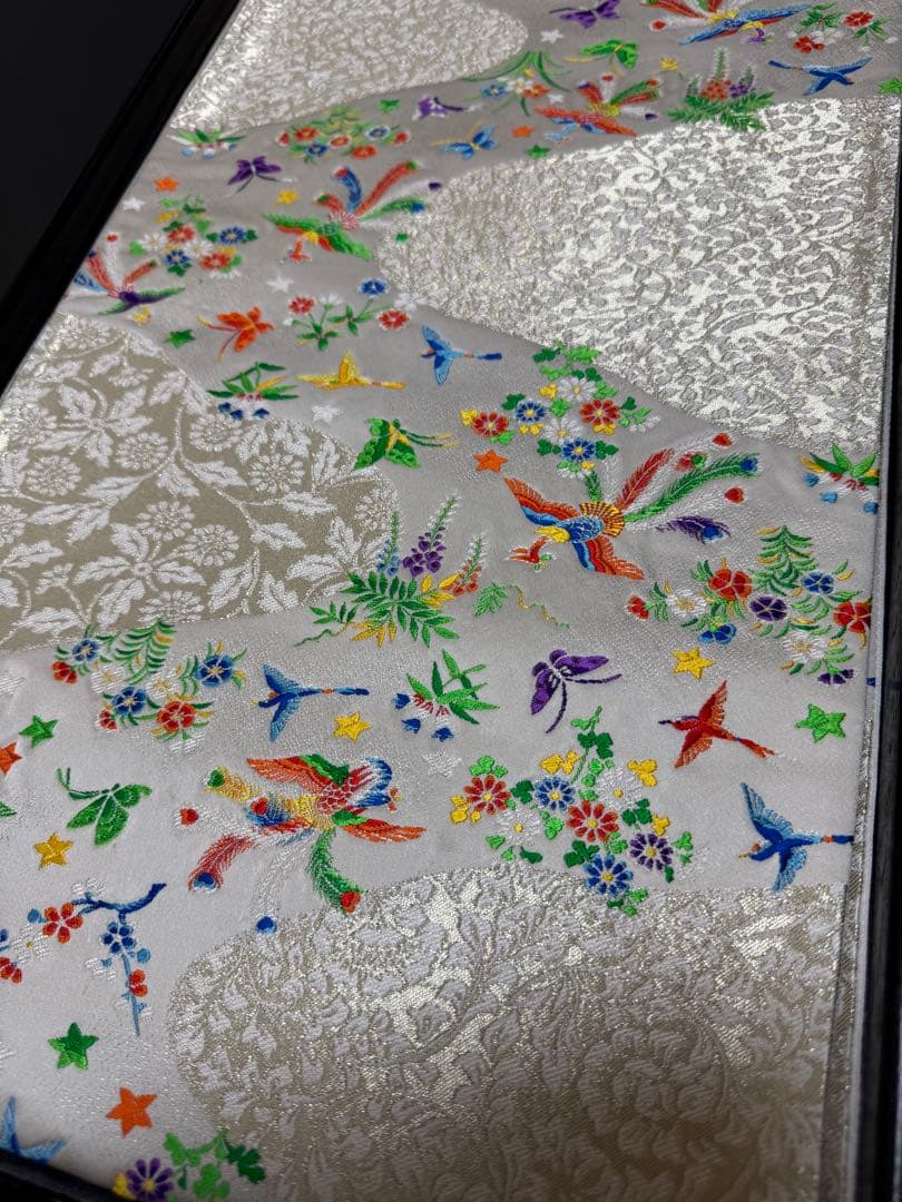 【銘品美品】西陣老舗機元「植山茂八織物」白地 唐織刺繍 紋織「花喰い鳥文図」