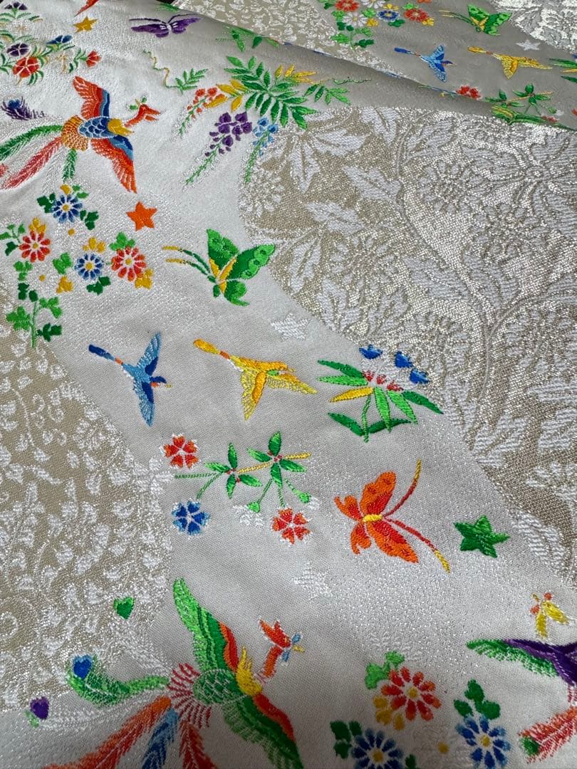【銘品美品】西陣老舗機元「植山茂八織物」白地 唐織刺繍 紋織「花喰い鳥文図」