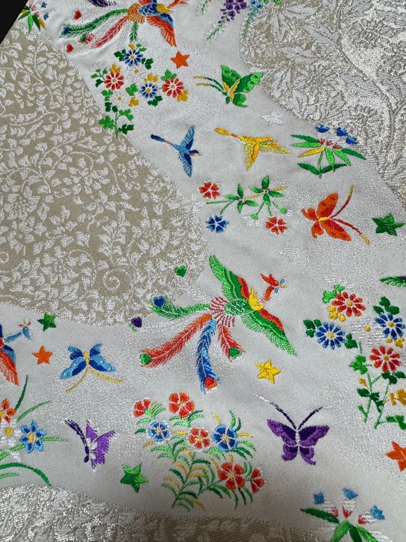 【銘品美品】西陣老舗機元「植山茂八織物」白地 唐織刺繍 紋織「花喰い鳥文図」