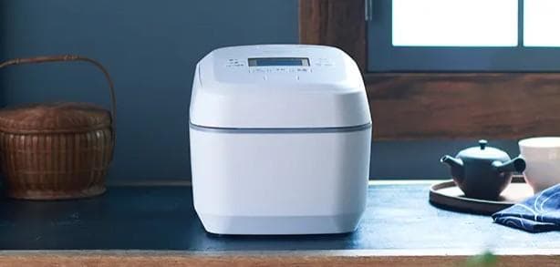 【新品未使用】日立 圧力＆スチームIH炊飯器 RZ-V100FM 5.5合炊き