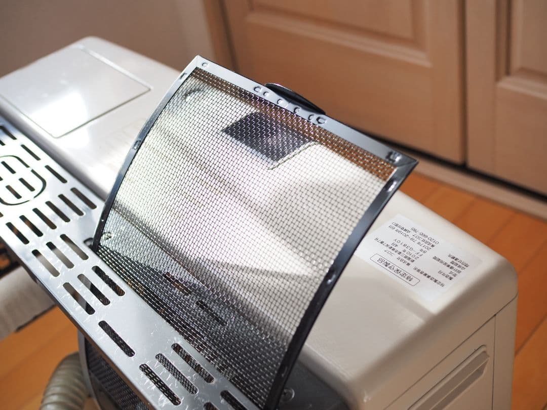 コロナFF式ストーブ　密閉式　カートリッジ式タンク