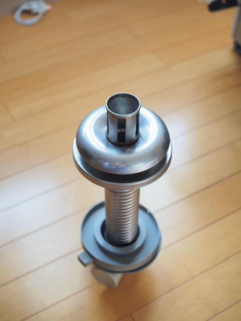 コロナFF式ストーブ　密閉式　カートリッジ式タンク