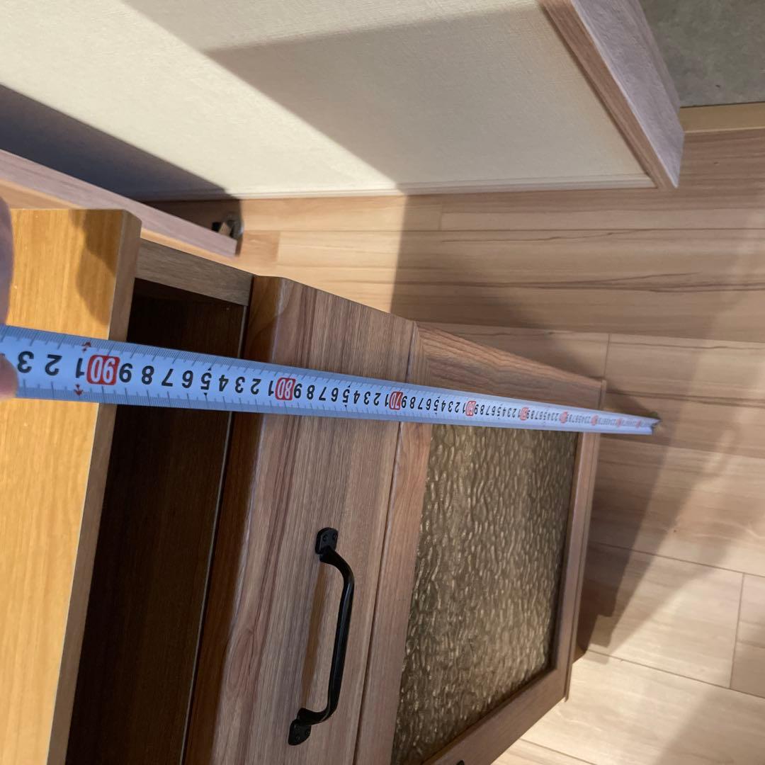 北欧家具　木製食器棚 引き出しとガラス扉付き　たのめる便