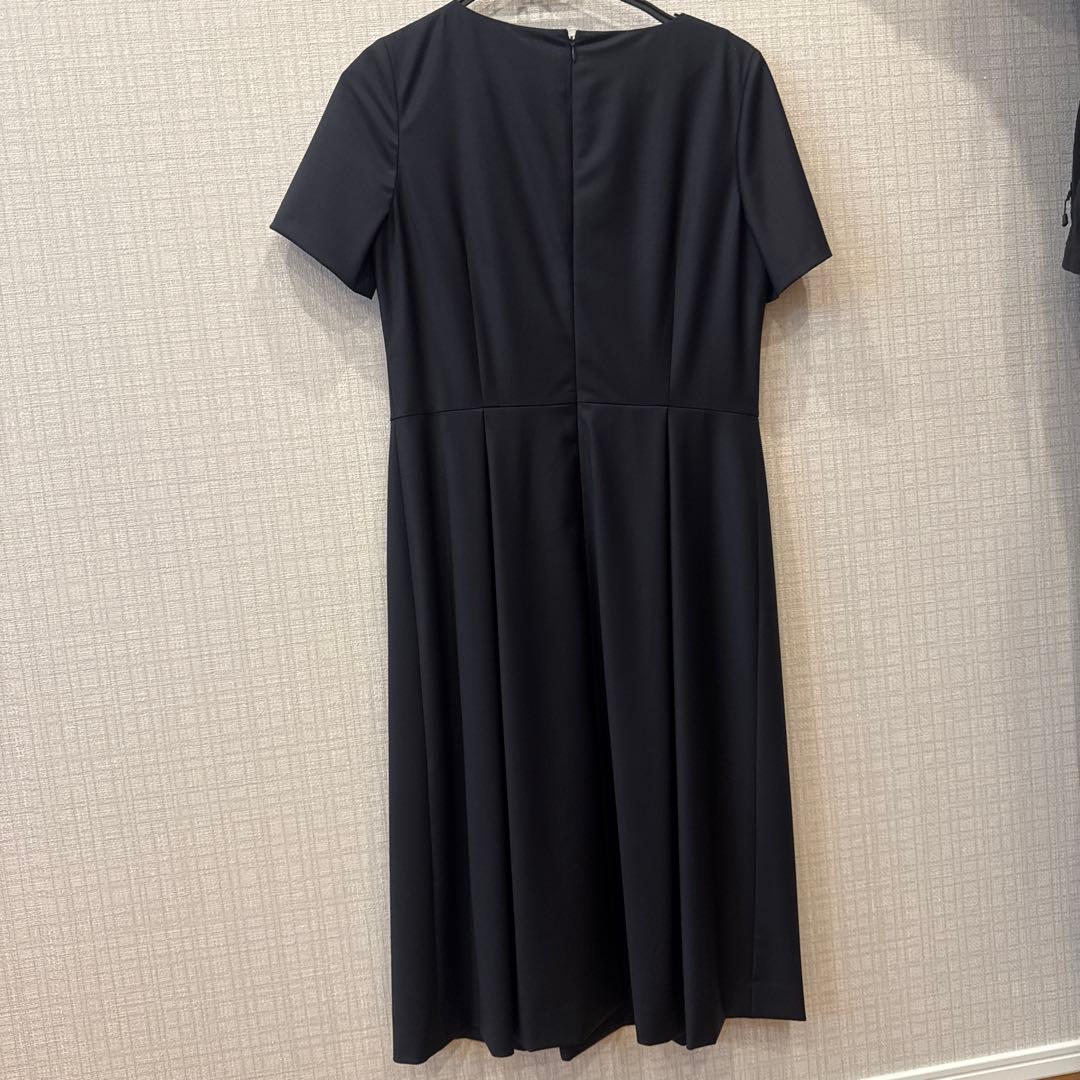 theory luxe ブラック 半袖 ひざ丈ワンピース