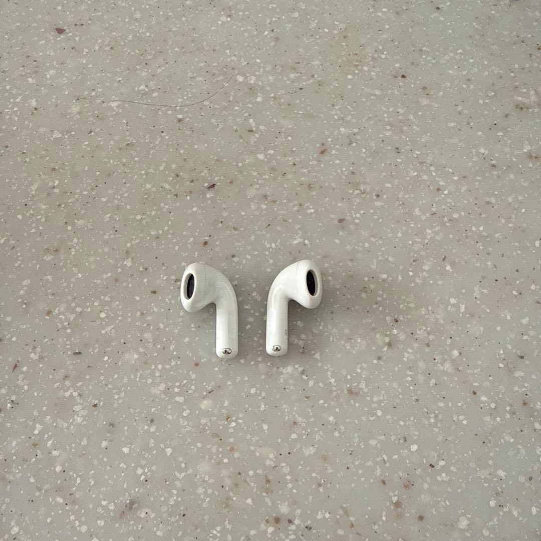 AirPods4 イヤフォンのみ。本体無し。
