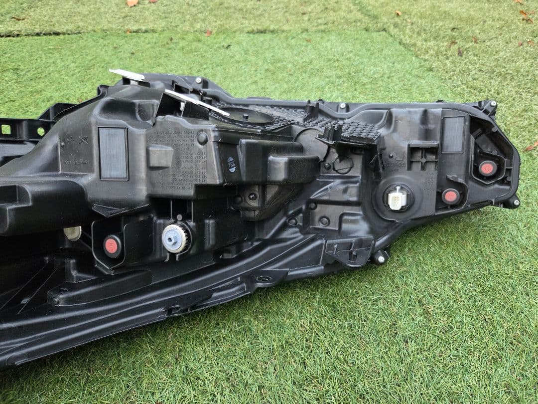 桐哲　プリウス60　右ヘッドライト　MXWH60