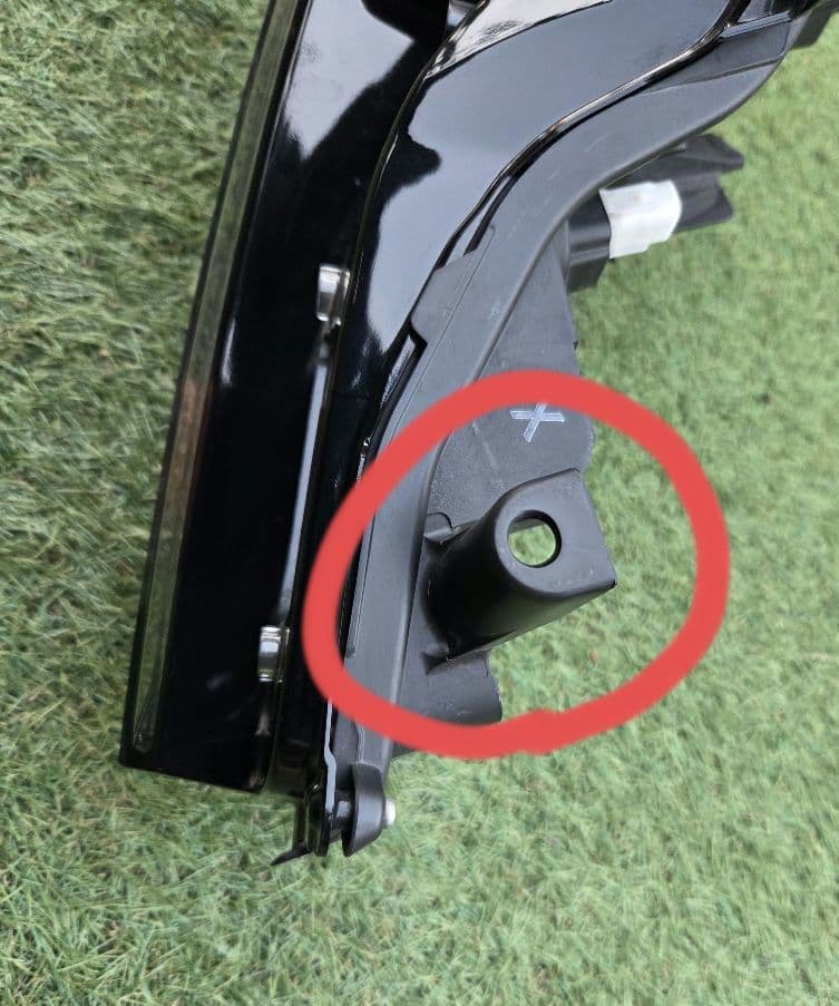 桐哲　プリウス60　右ヘッドライト　MXWH60