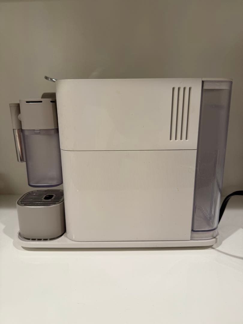 ネスプレッソ コーヒーメーカー ラティシマ・ワン F111（2019年製）