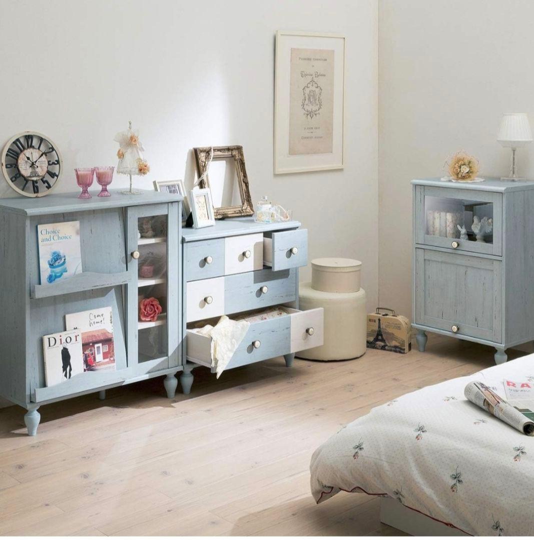 ライトブルー木製本棚 ガラス扉付き